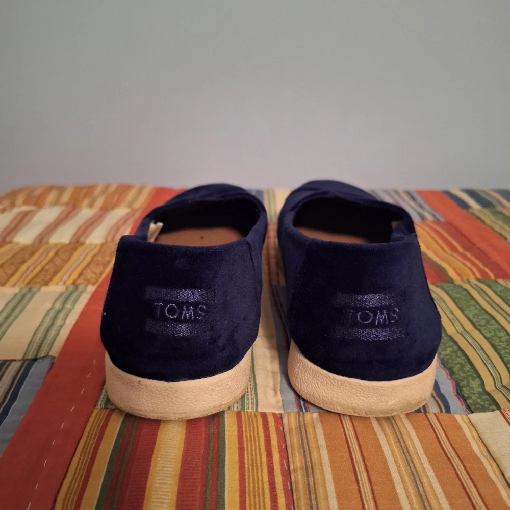 Toms Women's Navy Blue Suede Slip-On Shoes Size 8.5